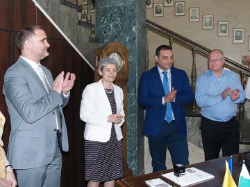 Слагат таван на банковите такси