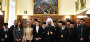 Патриарх Даниил благослови шефката на парламента и депутатите