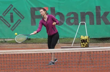 Пиронкова мина трудно и през японка в Истанбул