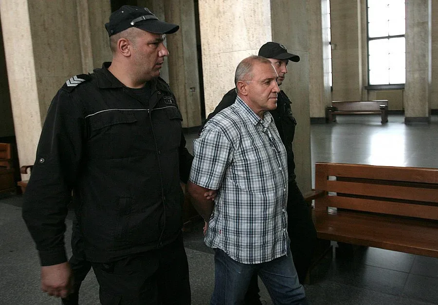 Шефът на научния фонд остава в ареста