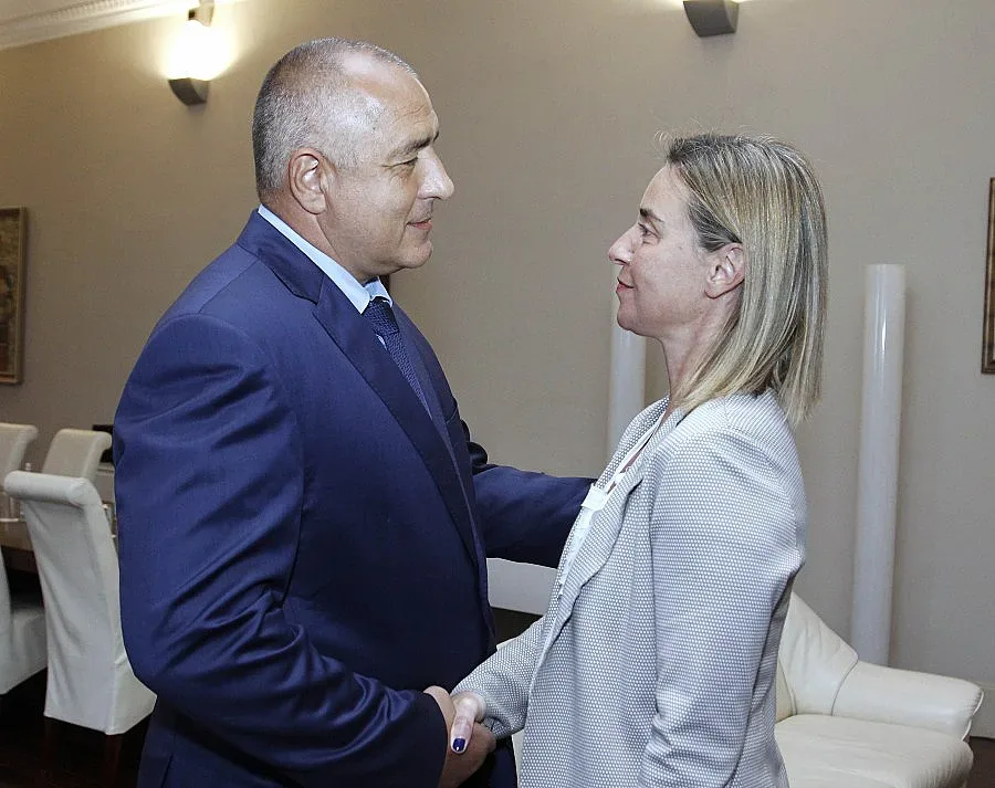 Борисов и Могерини обсъдиха бежанците и кризата в Гърция