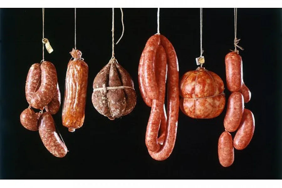 Продават заразено месо с антракс по магазините