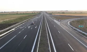 Шофьор на автобус изостави момиче на бензиностанция