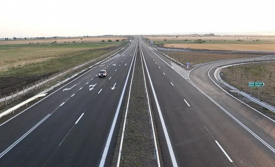 Шофьор на автобус изостави момиче на бензиностанция