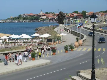 Хотелиери в Несебър търсят кмета за арбитър