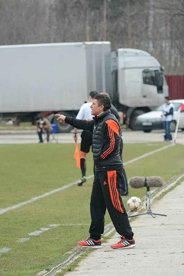 Бала се натиска за националния, удари здраво лустро на Ганчев