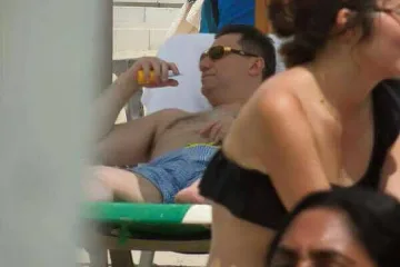 Груевски на плаж с очила за $60 000