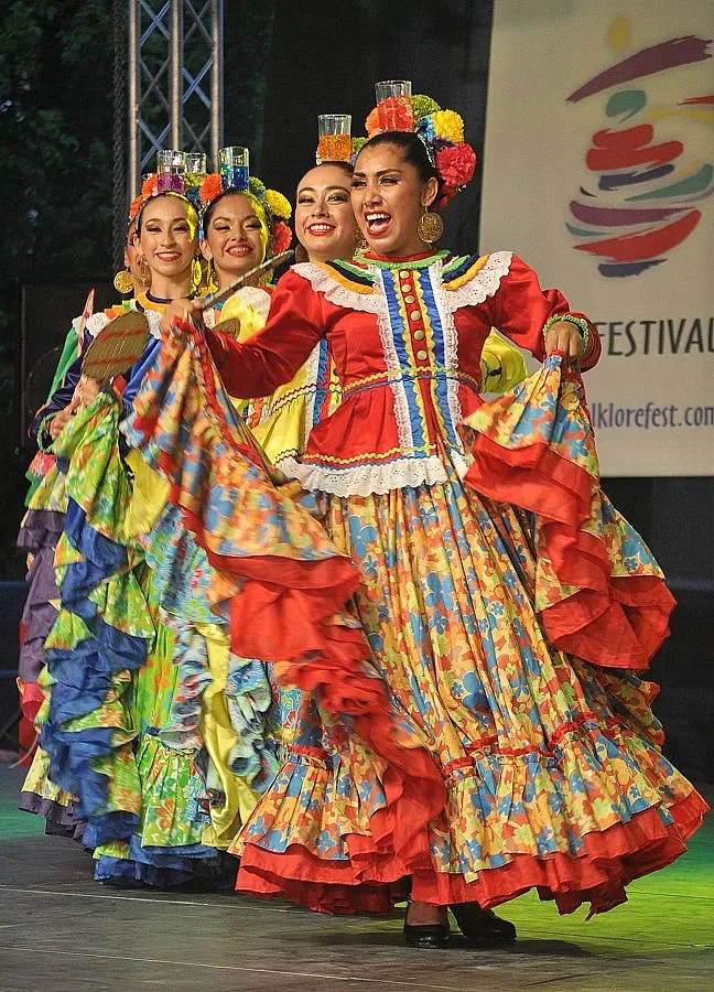 Корейки въртят саби в Търново