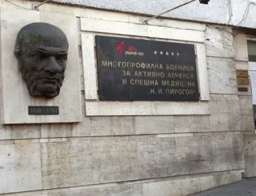 Майката на пребитото дете се върна от чужбина