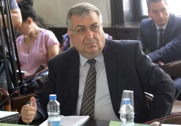 Близнашки за отлагане на конституционните промени и съдебната реформа