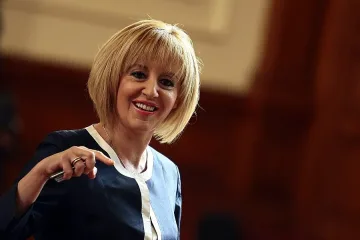 Манолова: Партийната дреха е тясна, за да бъдат защитавани гражданите