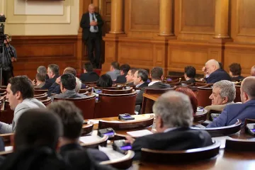 Гласуват промени в Закона за референдумите