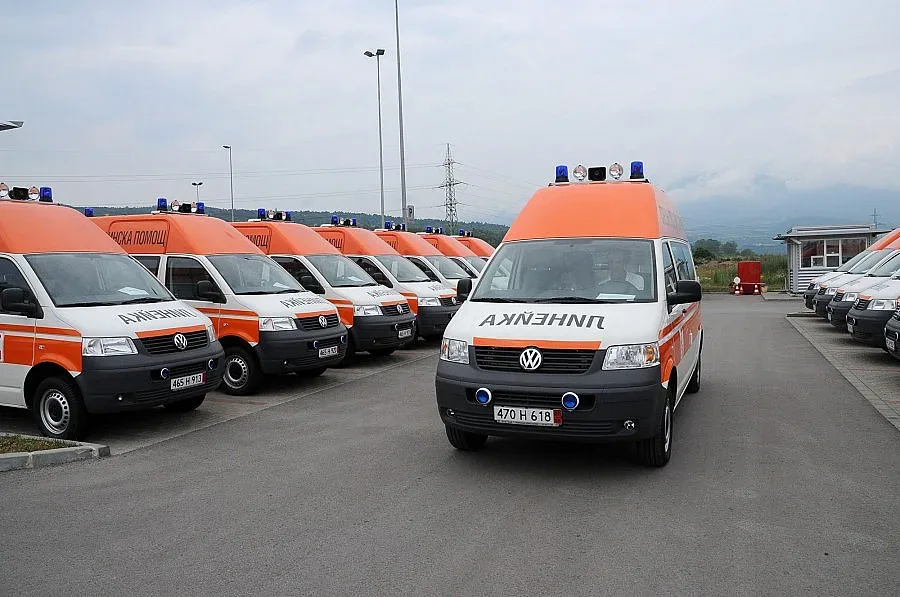 Купуват 400 линейки