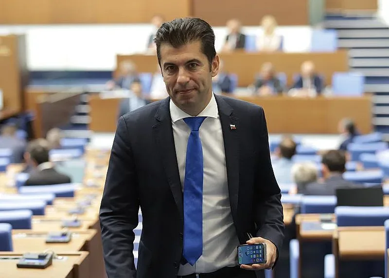 Шамари за Кирил Петков. Извадиха му греховете