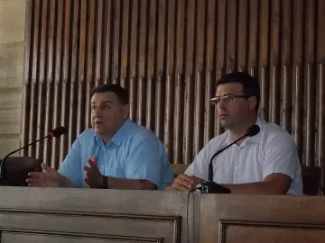 Роден евродепутат се срещна със собствениците на Google