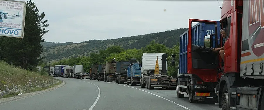 Без тирове по пътищата заради жегата