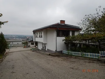 Самолет, фабрики и хотели на тезгяха