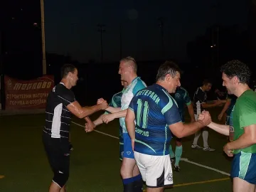 Министър и депутат излязоха един срещу друг във футболна битка