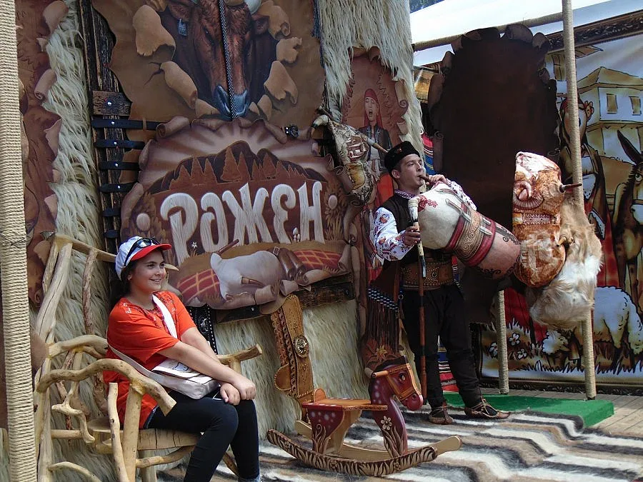 Изкупиха гайдите от щандовете на Роженския събор