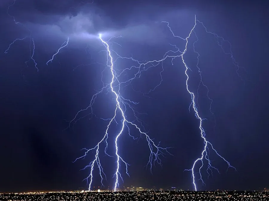 Мълния приземи аварийно самолет