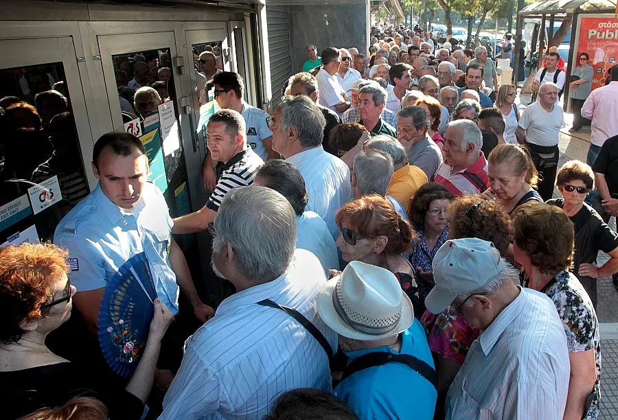 Банките в Гърция отварят в понеделник