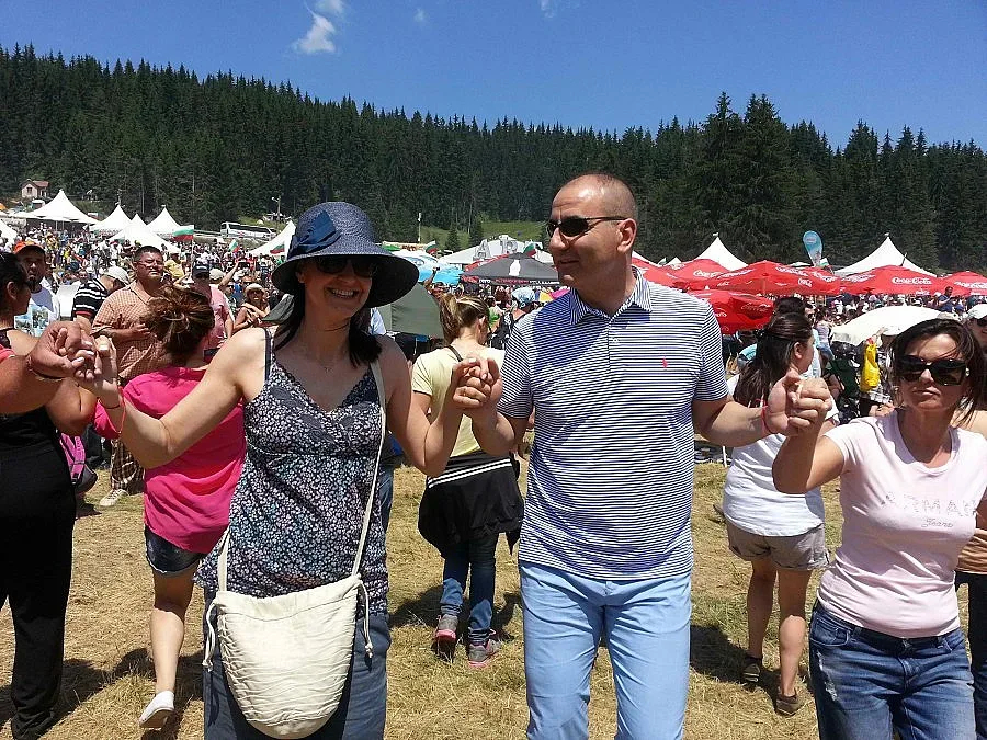 Цветанов с автобус на Рожен, тропна на хорото (СНИМКИ)