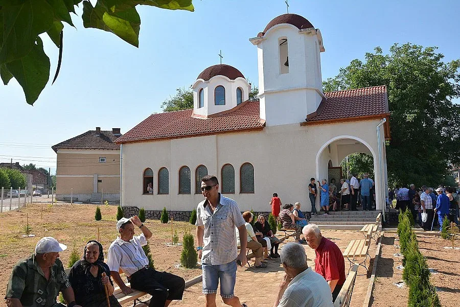 В Долно Озирово осветиха нов храм, първият в селото