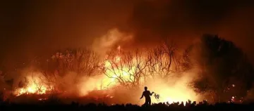 Задържаха българин заради пожар в Атина