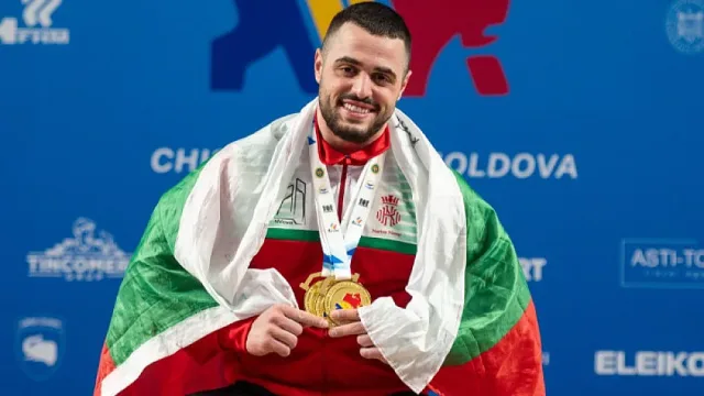 Червен бряг ликува! Майката на Карлос: Той изпълни обещанието си