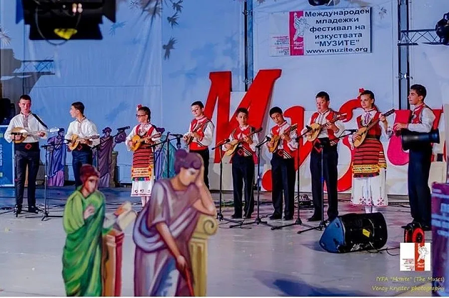 Фолклорна група от Благоевград с куп медали