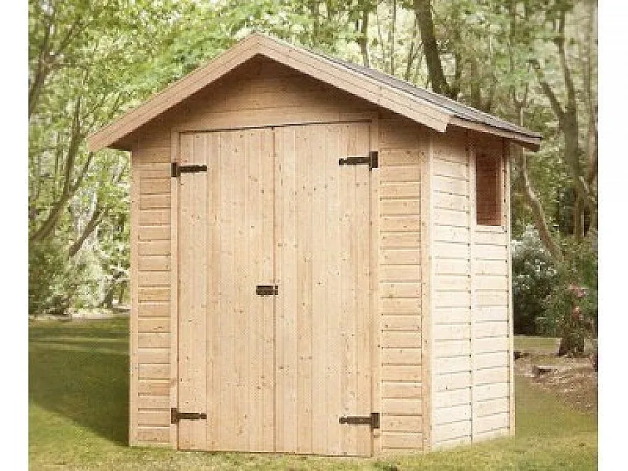 Домакиня предизвика пожар в дървена барака