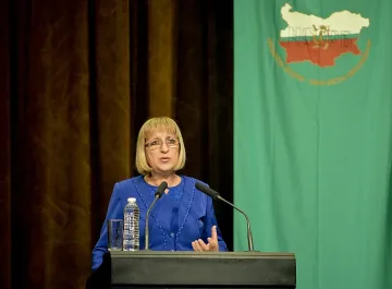 Цецка Цачева честити Рамазан байрам от парламентарната трибуна