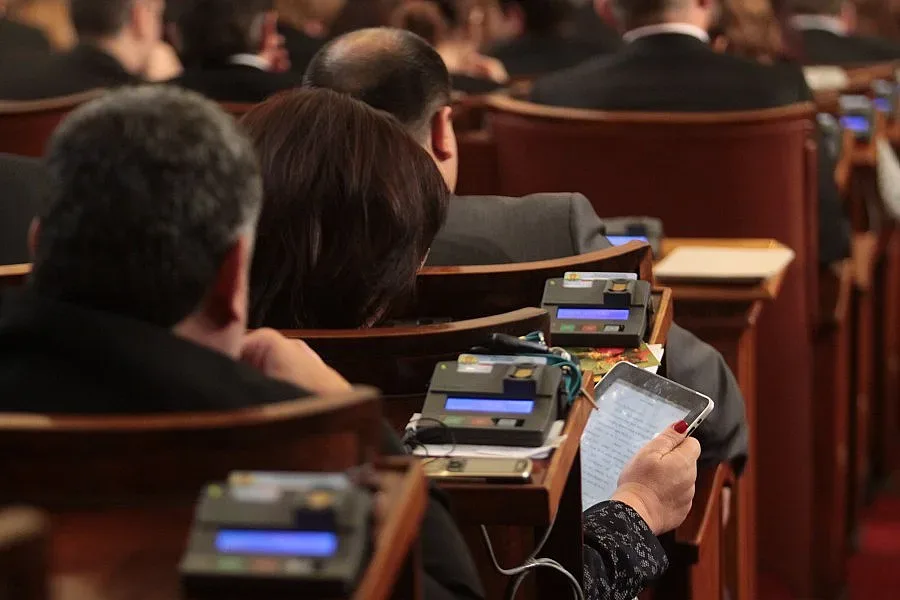 Депутатите ще работят 2 седмици без почивка