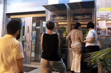 Гръцките банки разпродават всичко на Балканите