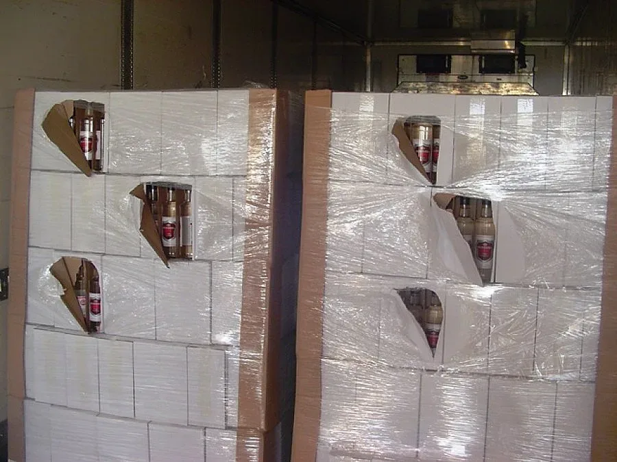 Митничари задържаха 14,5 тона водка, маскирана като ябълков сок