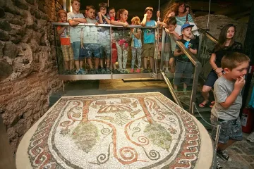 Правим афиш за вход свободен в музея