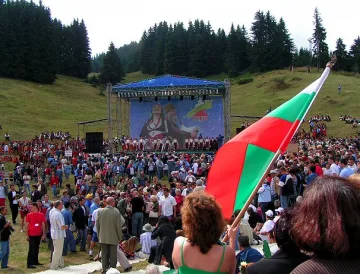 Чакат 350 000 под звездите на Рожен