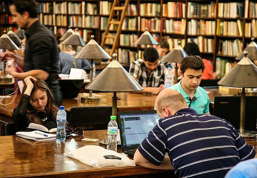 Искат 8 милиона за нови книги