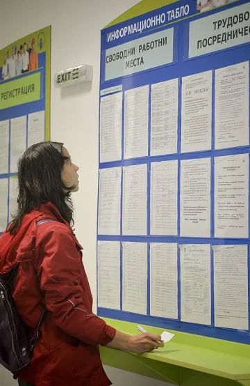 Учители, работници в строителството и ресторантьорството  - най-търсени на пазара на труда в Кърджали