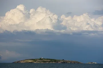 Облаци на плажа