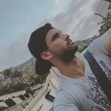 Гришо яхна колата на Агент 007