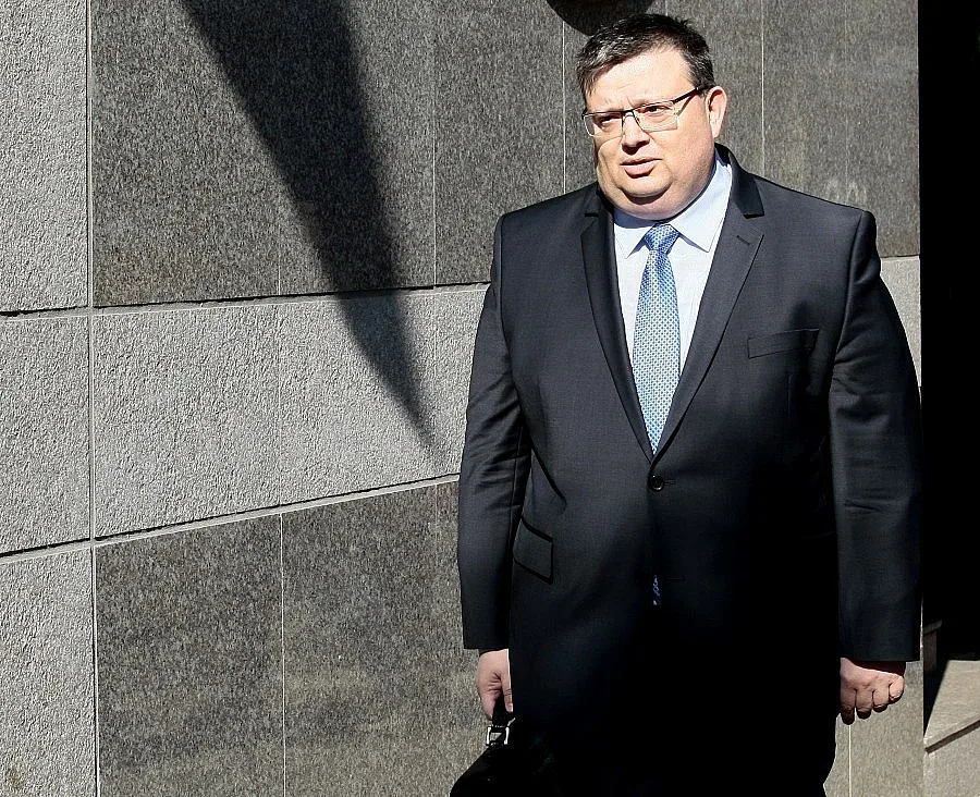 Стотици подкрепиха Цацаров