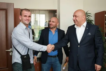 Кралев награди световния вицешампион по ММА