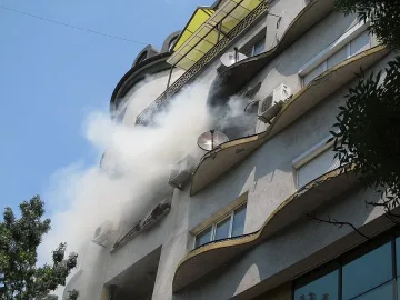 Евакуираха хора от блок в Русе заради пожар