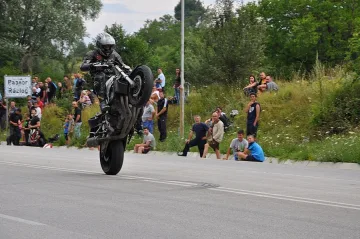 Хиляди рокери от 3 държави огласят две планини