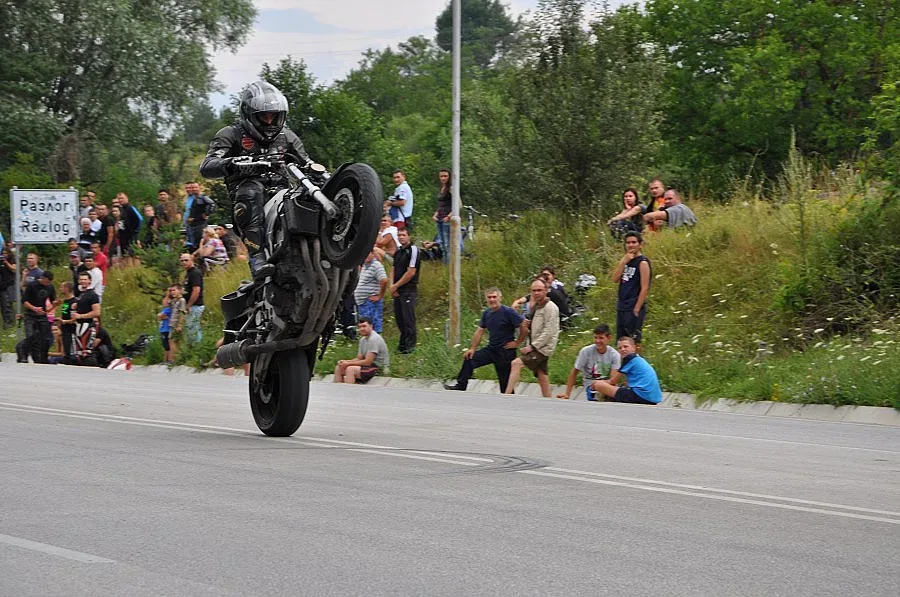 Хиляди рокери от 3 държави огласят две планини