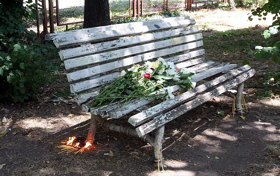 Цветя в Борисовата 40 дни след убийството на Георги