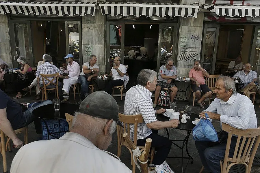 Глас народен: Българите раздвоени между Запада и Изтока