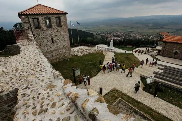 Само родни екскурзоводи ще показват чудесата ни 