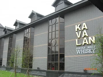 Азиатско уиски събори  от върха Irish и Scotch